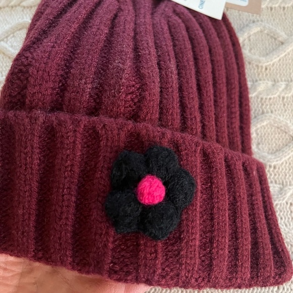 NWT Steve Madden Stylish Burgundy & Pink Flower Beanie/Toboggan O/S - Picture 8 of 8
